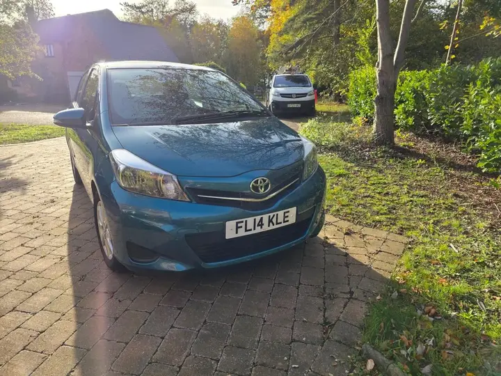 Toyota Yaris 2014 photo 2