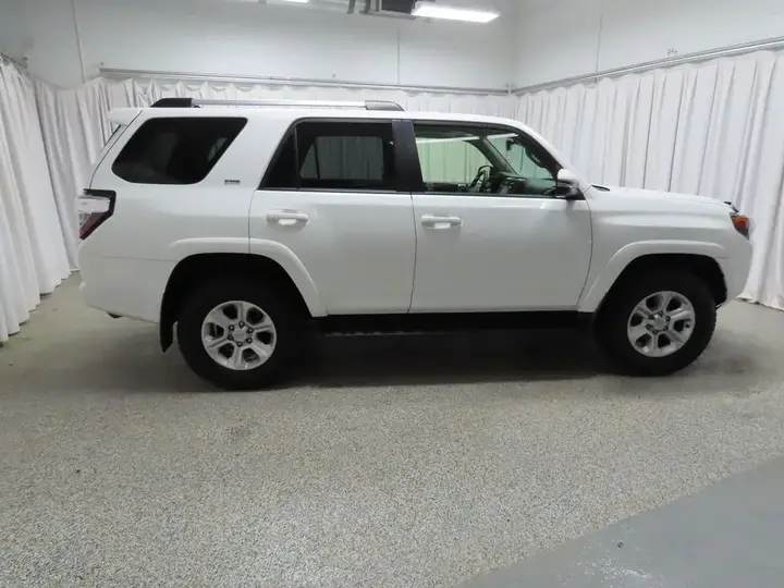 Toyota 4Runner 2022 photo 2