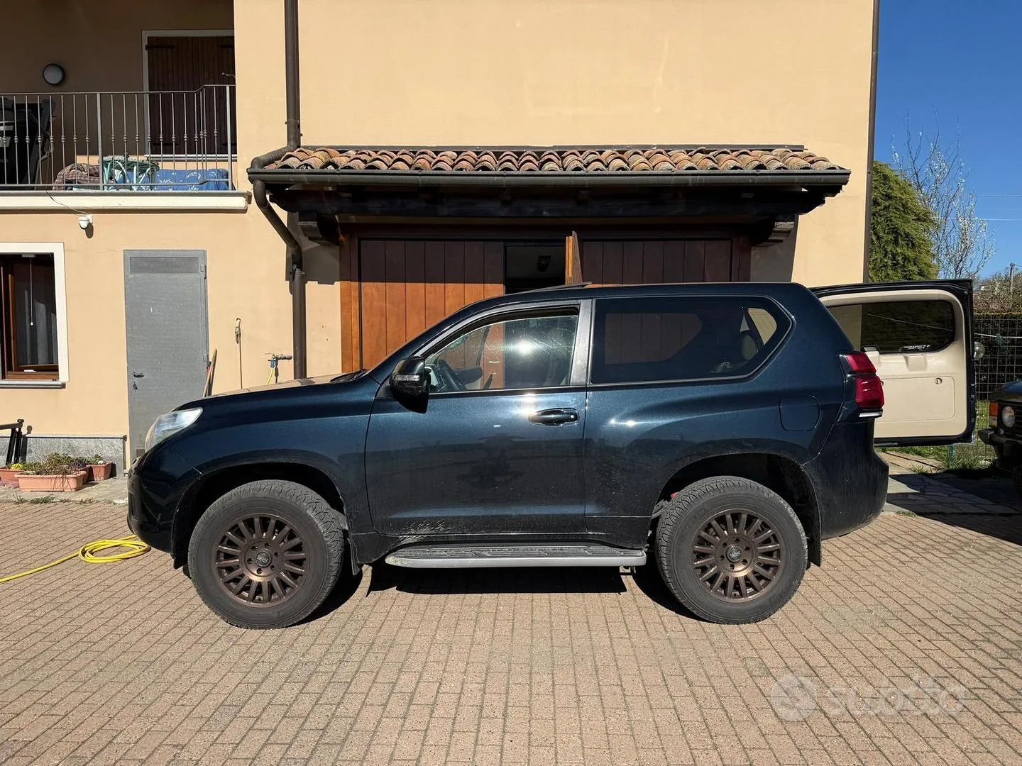 Toyota Land Cruiser 2011 photo 3
