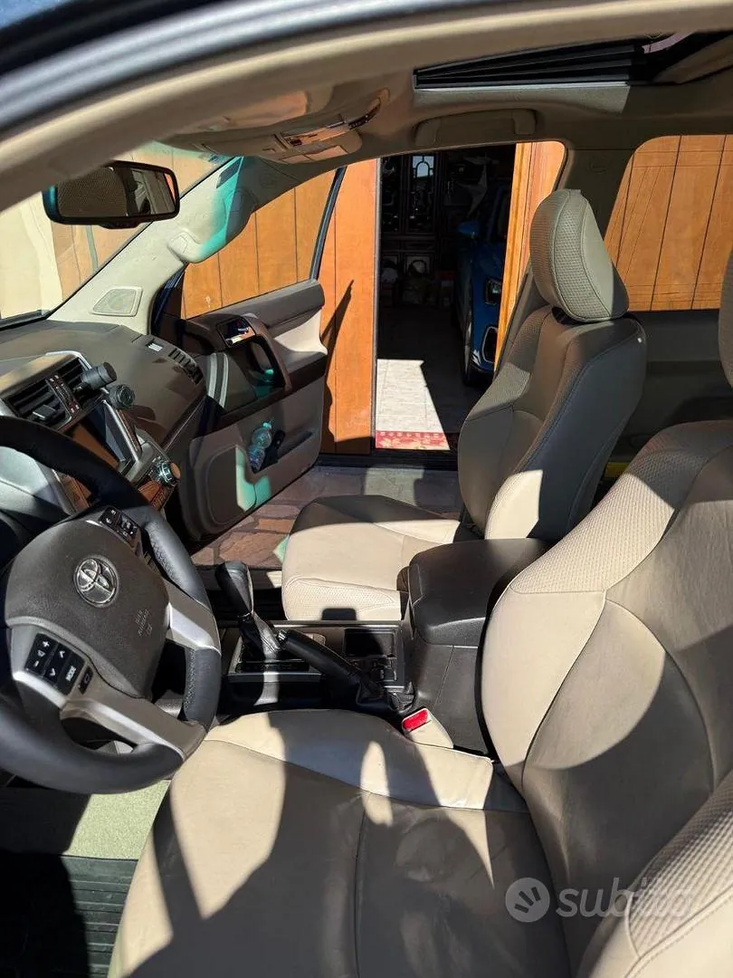 Toyota Land Cruiser 2011 photo 4