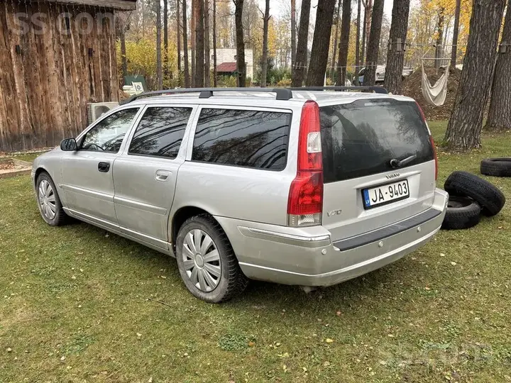 Volvo V70 2004 photo 2