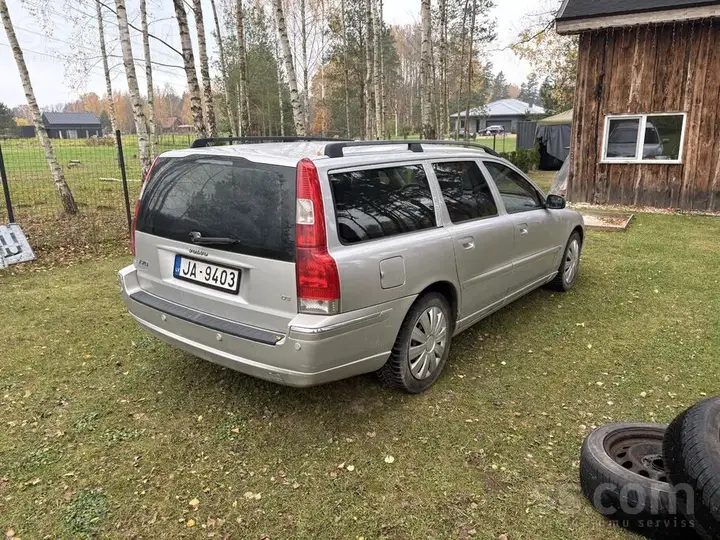 Volvo V70 2004 photo 4