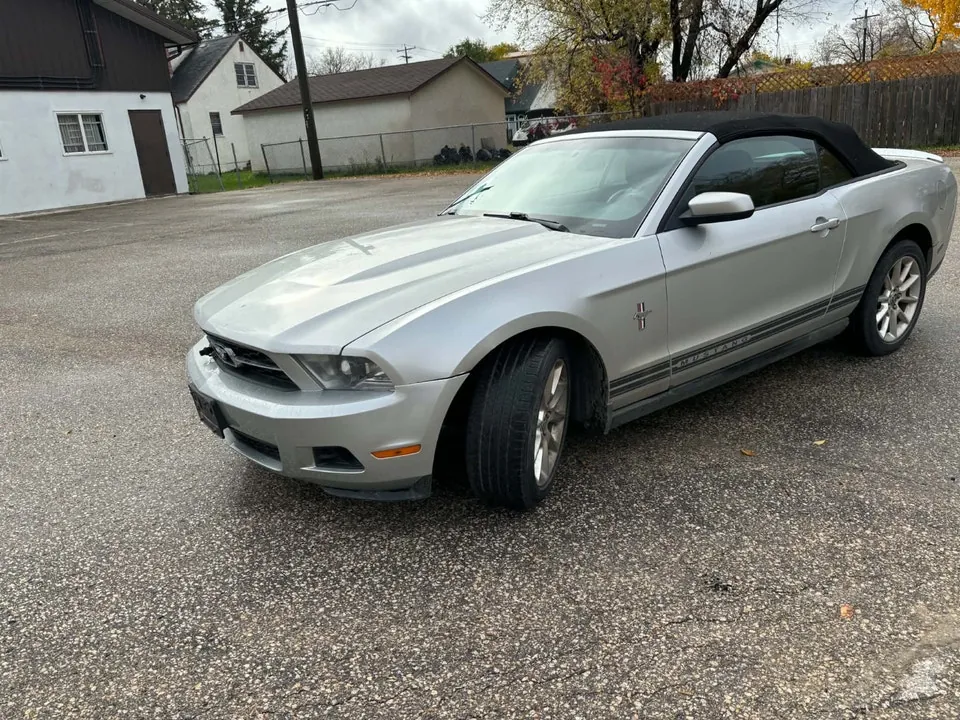 Ford Mustang 2010 photo 2