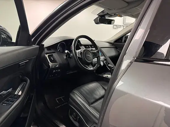 Jaguar E-Pace 2020 photo 4