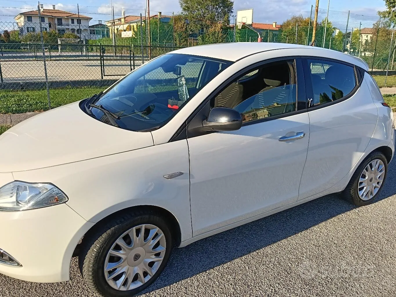 Lancia Ypsilon