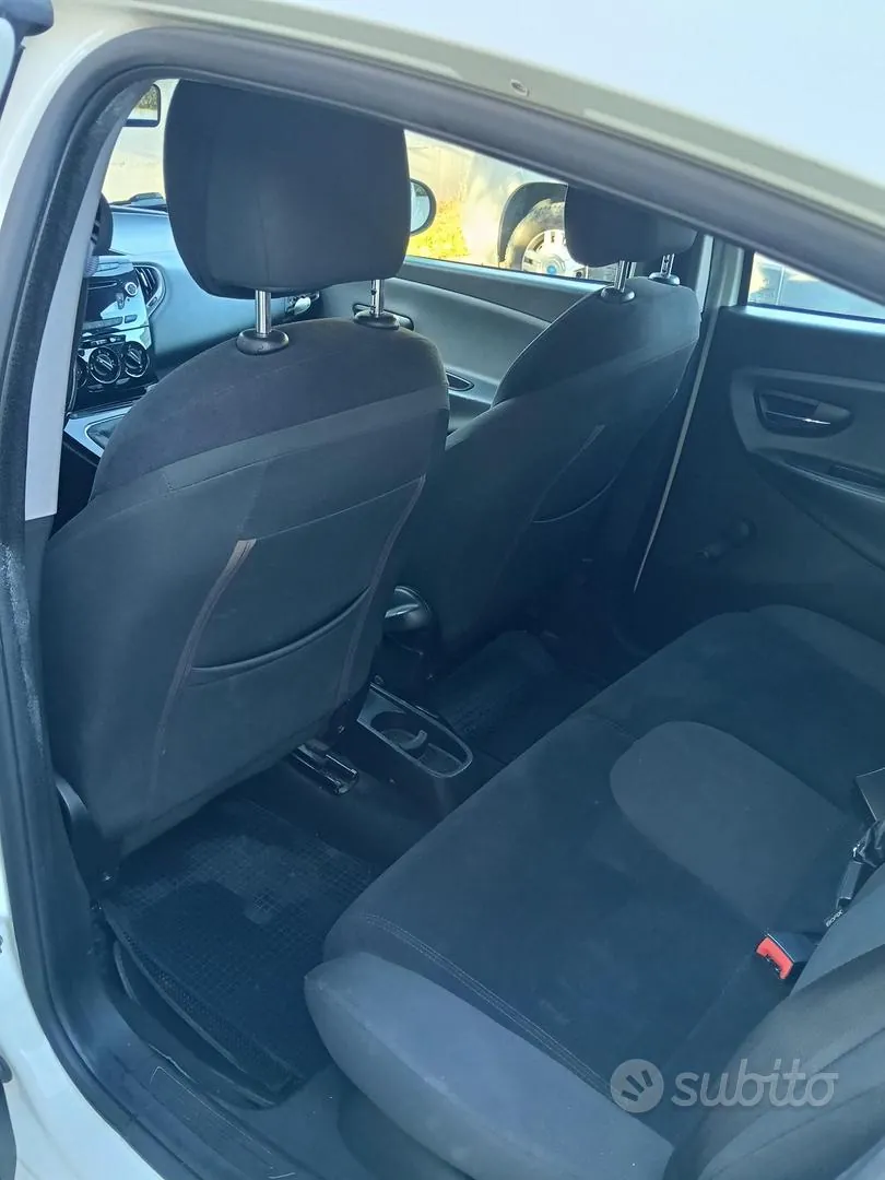 Lancia Ypsilon 2011 photo 5