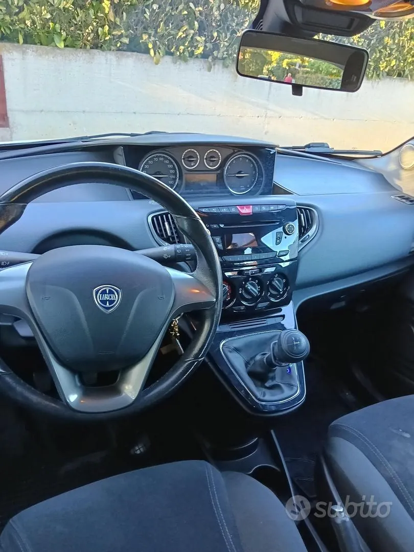 Lancia Ypsilon 2011 photo 4