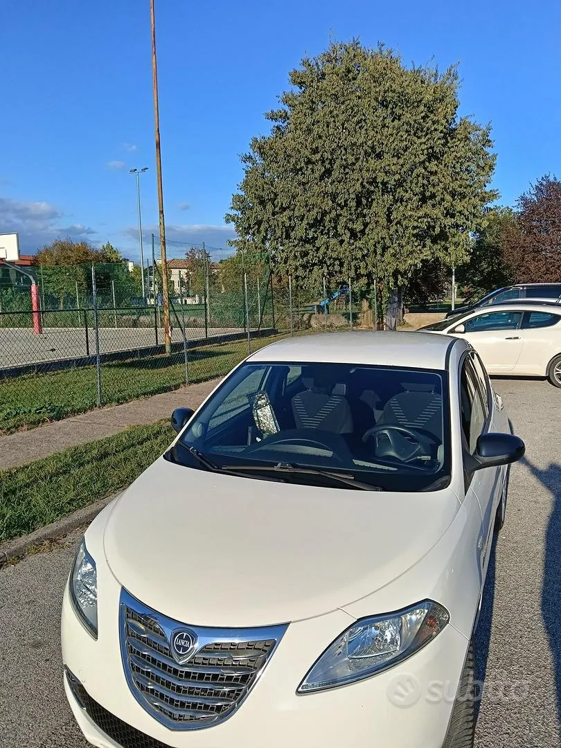 Lancia Ypsilon 2011 photo 3