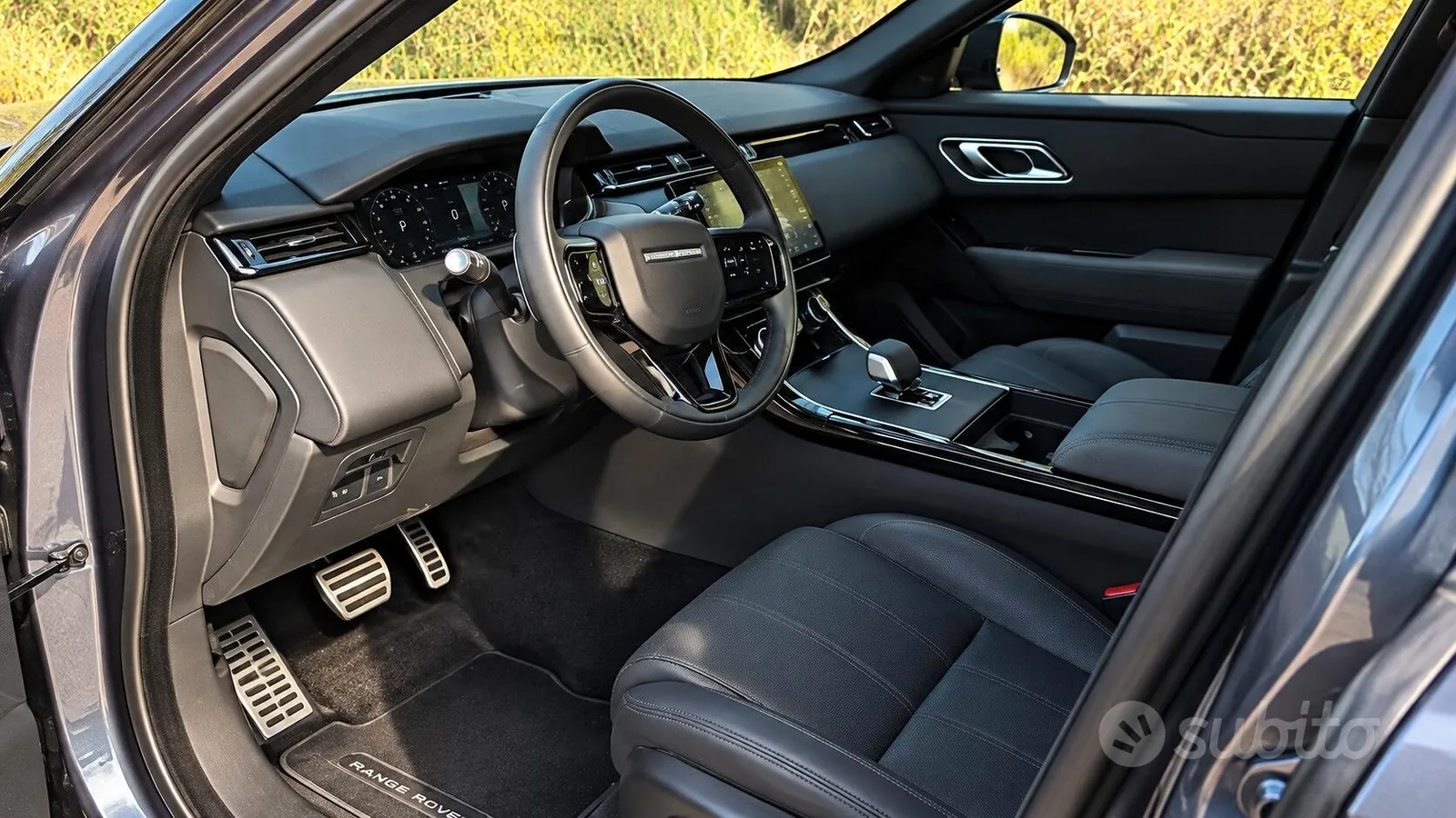 Land Rover Range Rover Velar 2023 photo 3
