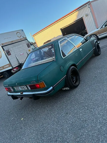 Opel Rekord 1980 photo 4