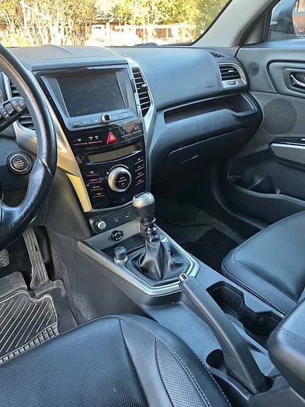 KG Mobility Tivoli 2016 photo 2