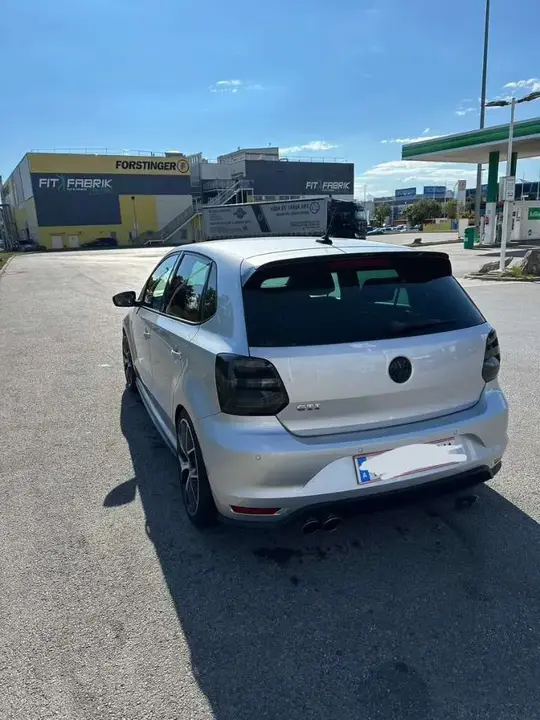 Volkswagen Polo 2015 photo 2