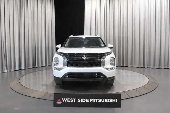 Mitsubishi Outlander 2024 photo 2