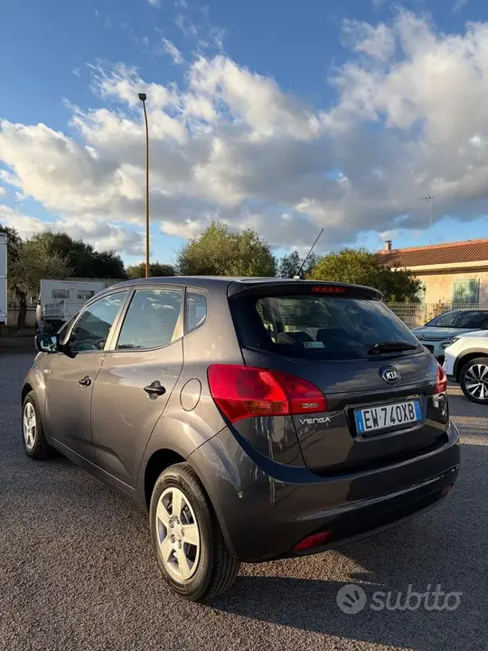 Kia Venga 2014 photo 5