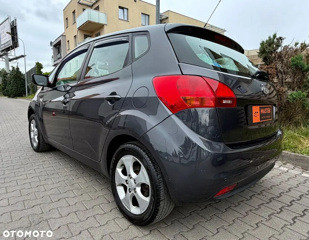 Kia Venga 2011 photo 3