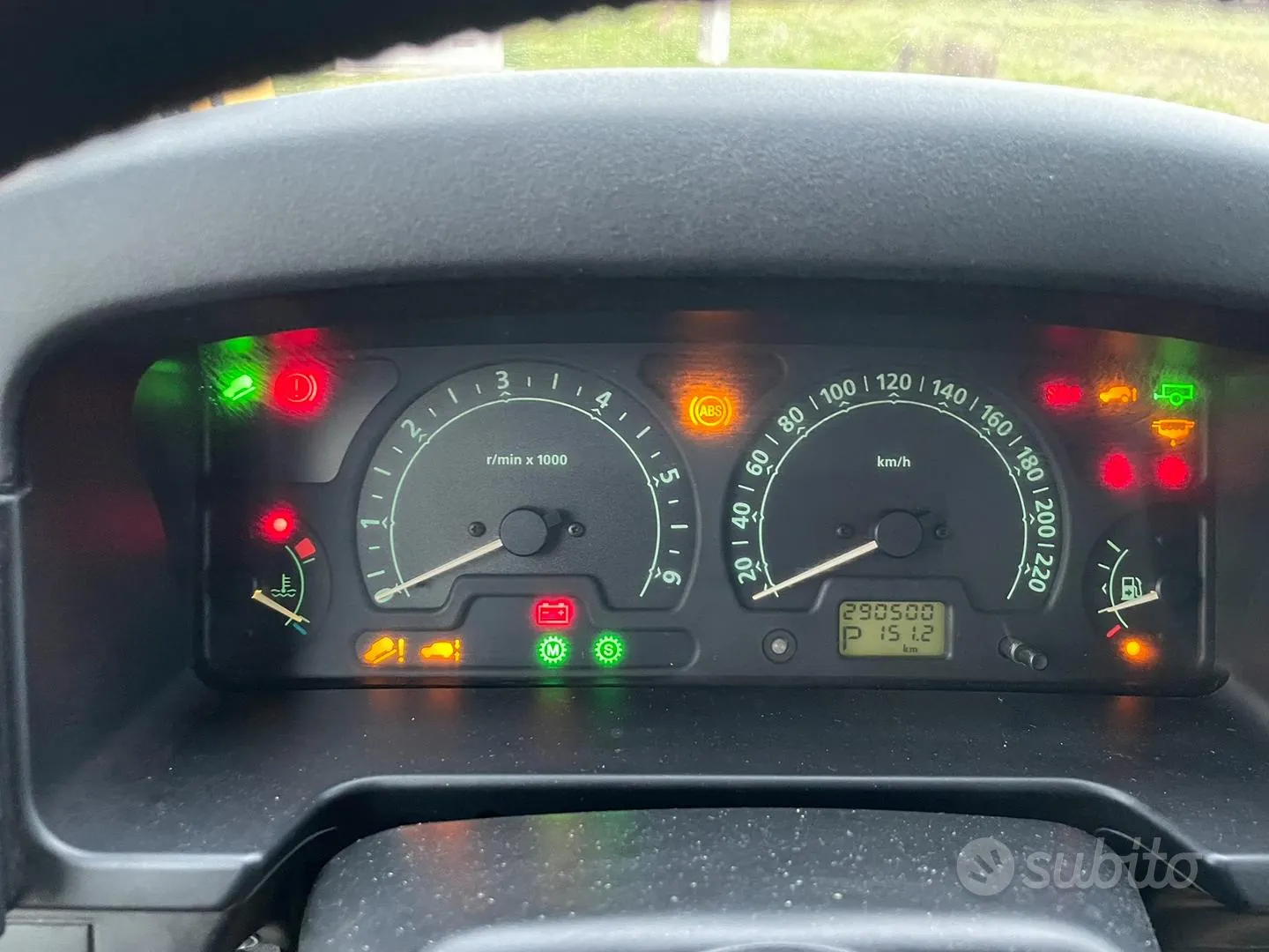 Land Rover Discovery 2003 photo 2
