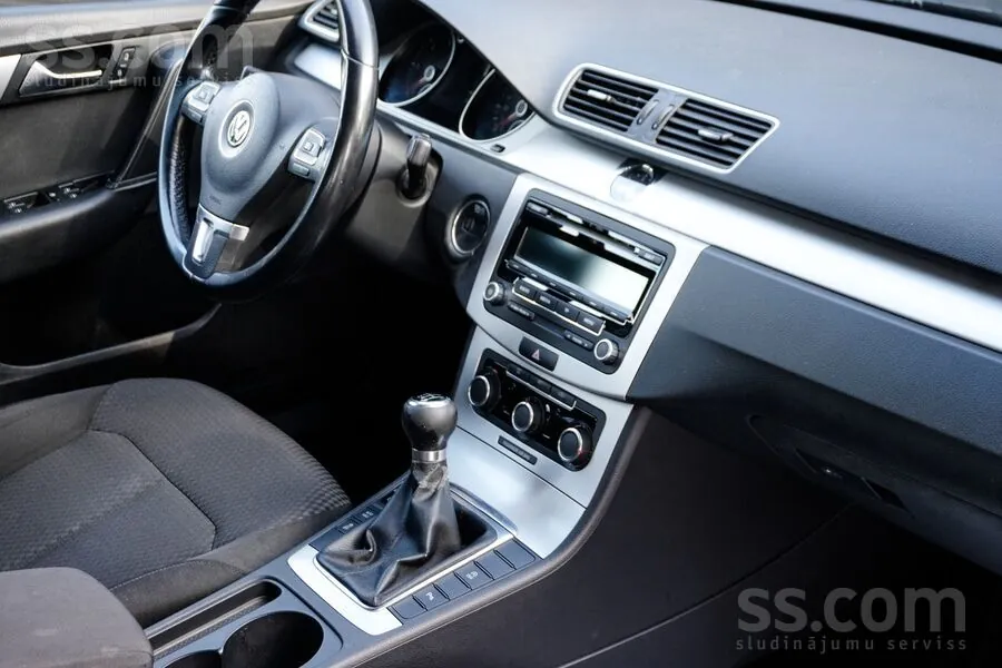 Volkswagen Passat 2011 photo 5
