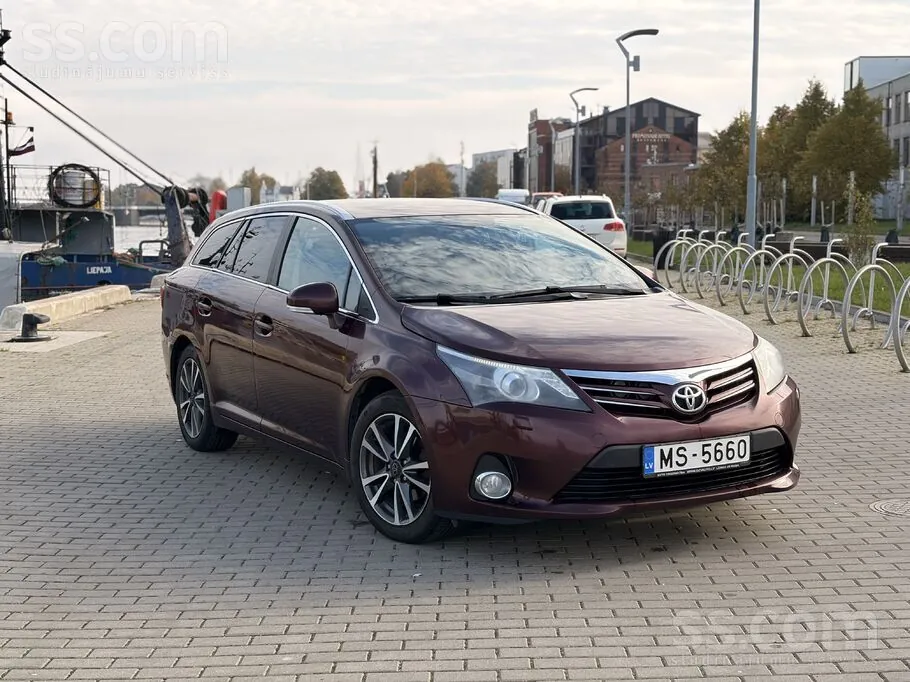 Toyota Avensis 2014 photo 2