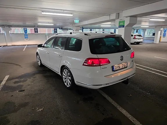 Volkswagen Passat 2012 photo 2