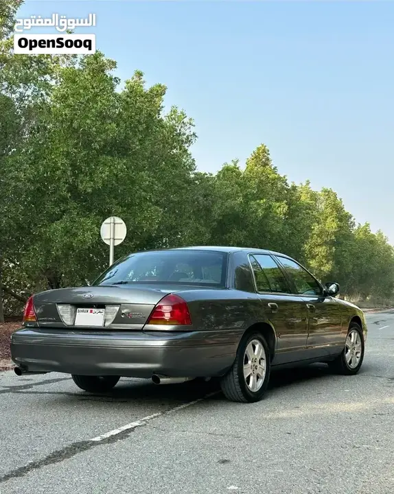 Ford Crown Victoria 2003 photo 2
