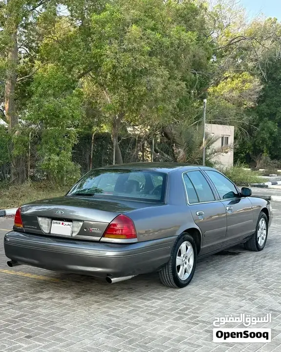 Ford Crown Victoria 2003 photo 3