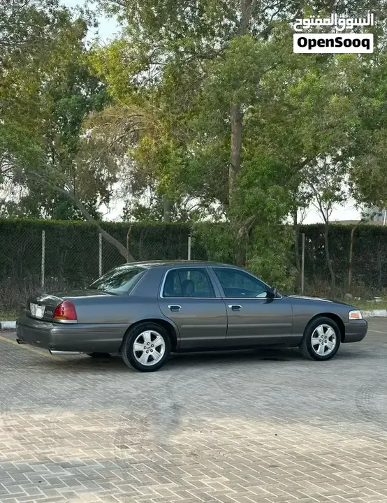 Ford Crown Victoria 2003 photo 4