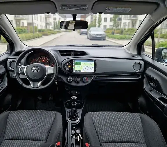 Toyota Yaris 2012 photo 3