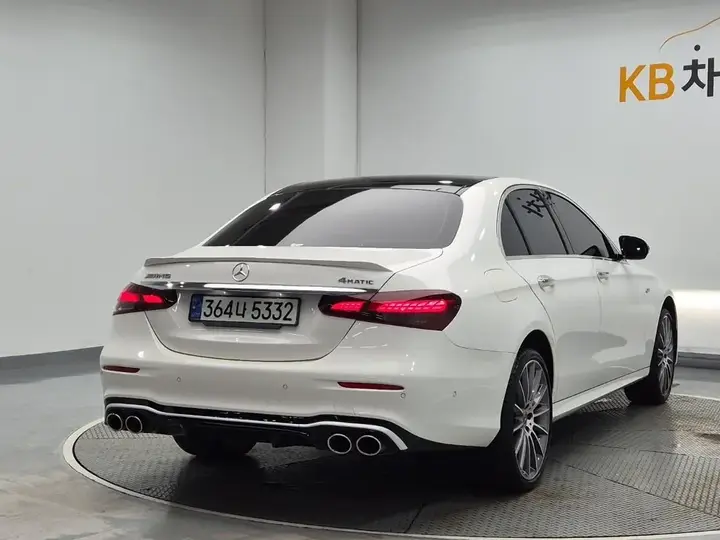 Mercedes-Benz E-Class 2022 photo 3