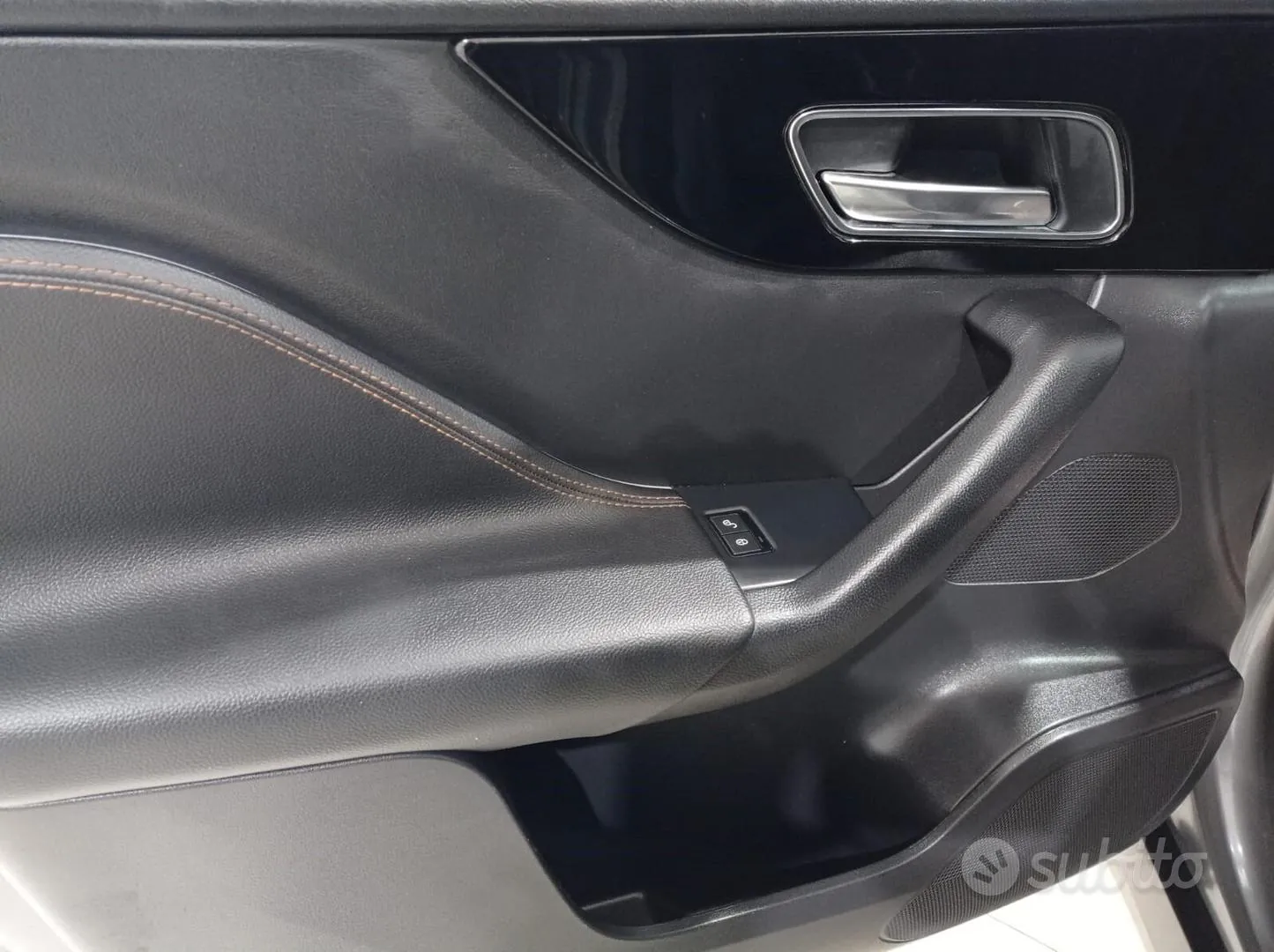 Jaguar F-Pace 2017 photo 4