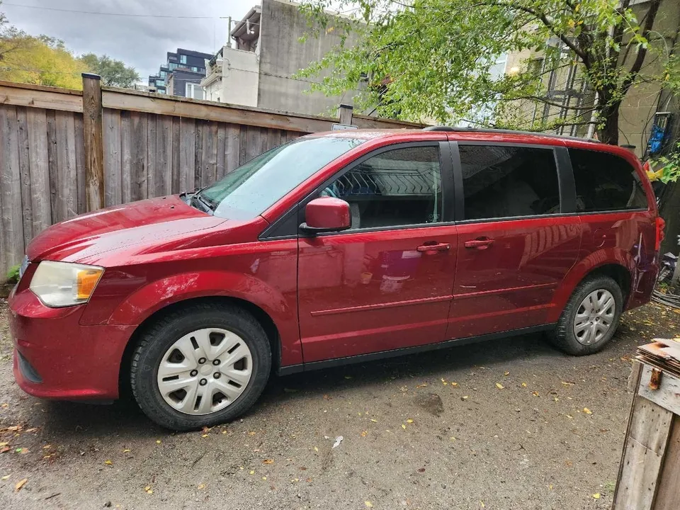 Dodge Grand Caravan 2014 photo 2