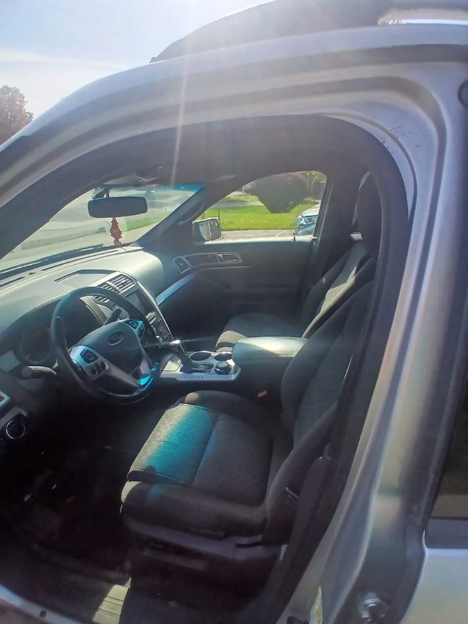Ford Explorer 2011 photo 4