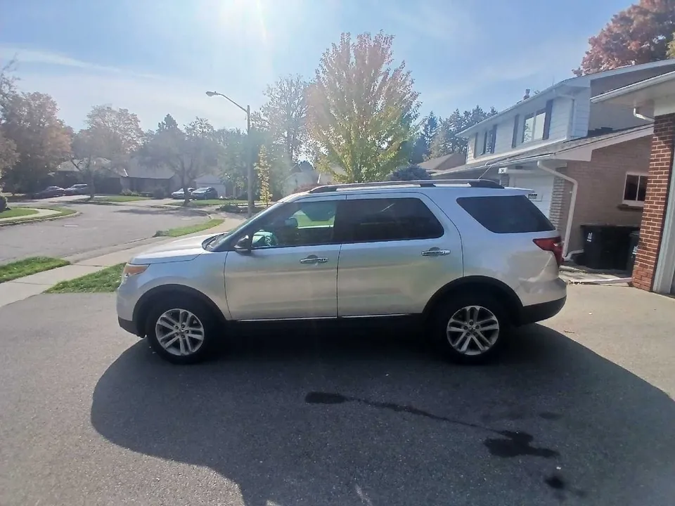 Ford Explorer 2011 photo 2