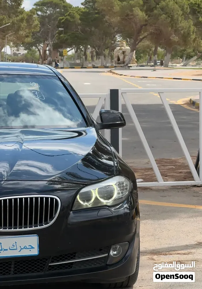 BMW 5 Series 2011 photo 2
