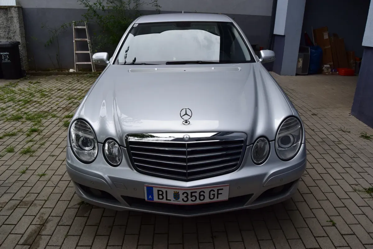 Mercedes-Benz E-Class 2007 photo 2