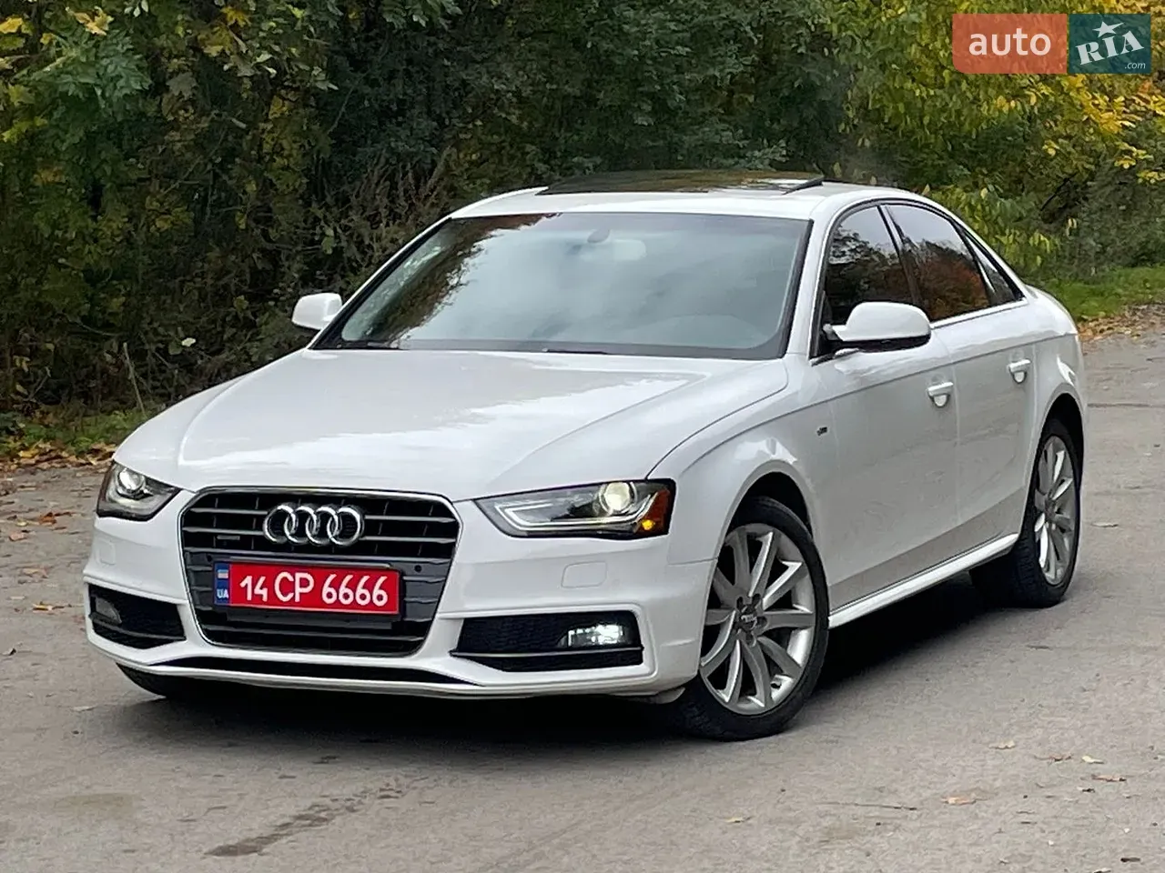 Audi A4 2014 photo 2