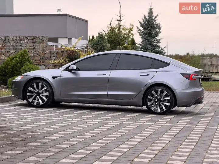 Tesla Model 3 2025 photo 5