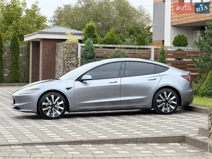 Tesla Model 3 2025 photo 4
