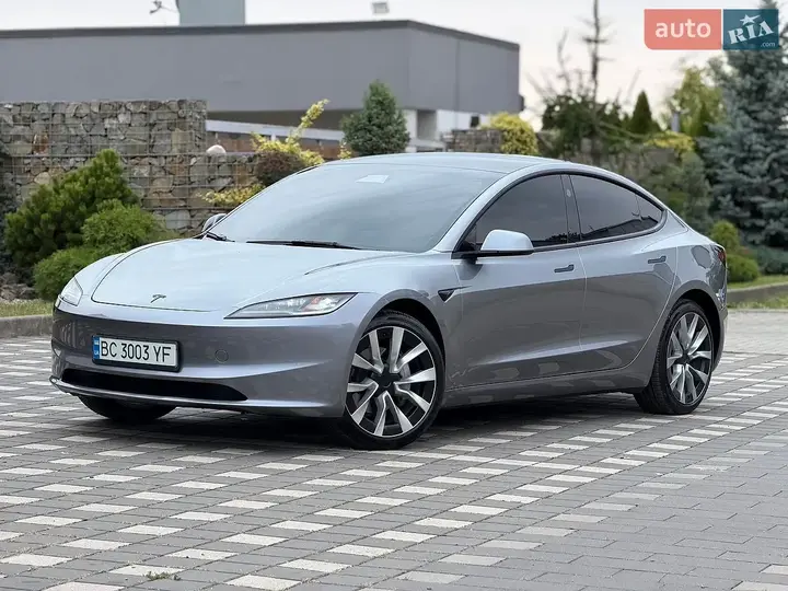 Tesla Model 3 2025 photo 3