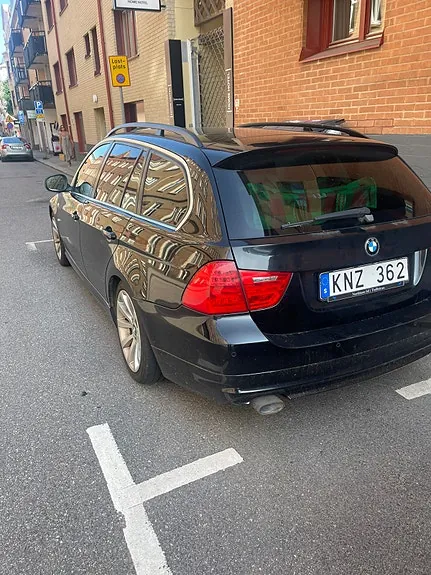BMW 318D 2010 photo 2