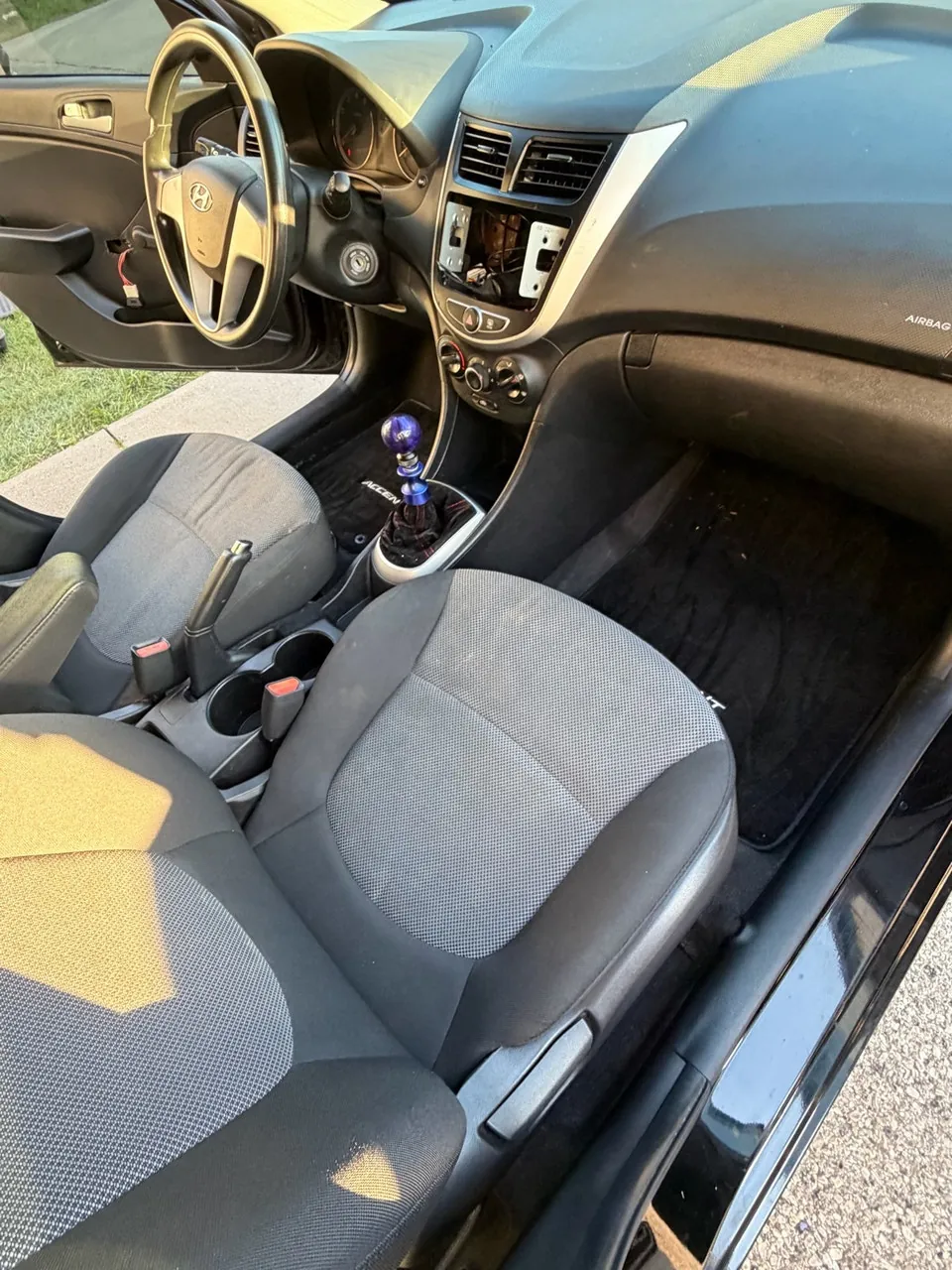 Hyundai Accent 2014 photo 4