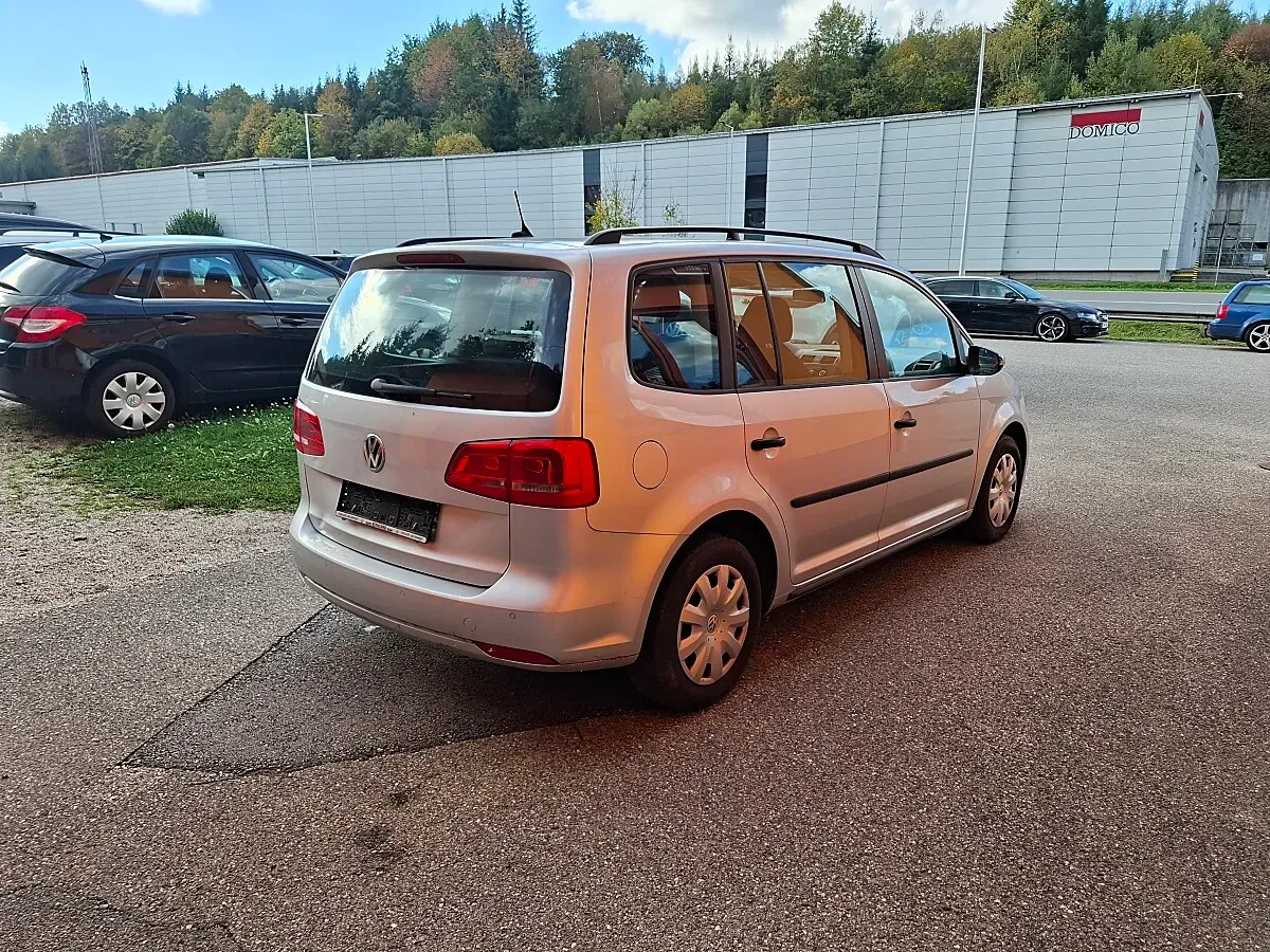 Volkswagen Touran 2015 photo 3