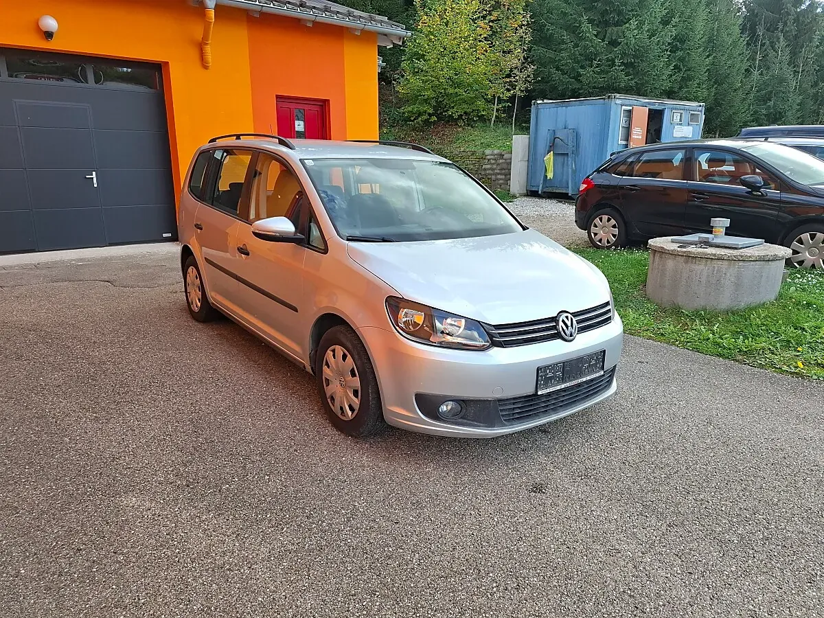 Volkswagen Touran 2015 photo 2