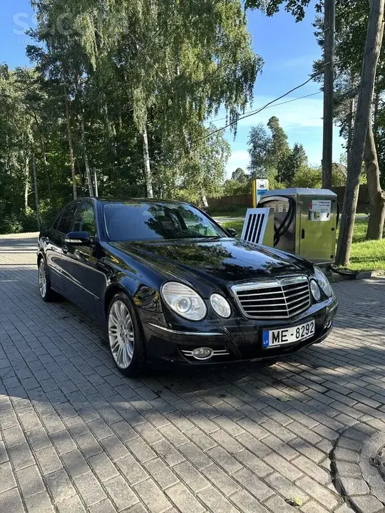 Mercedes-Benz E320