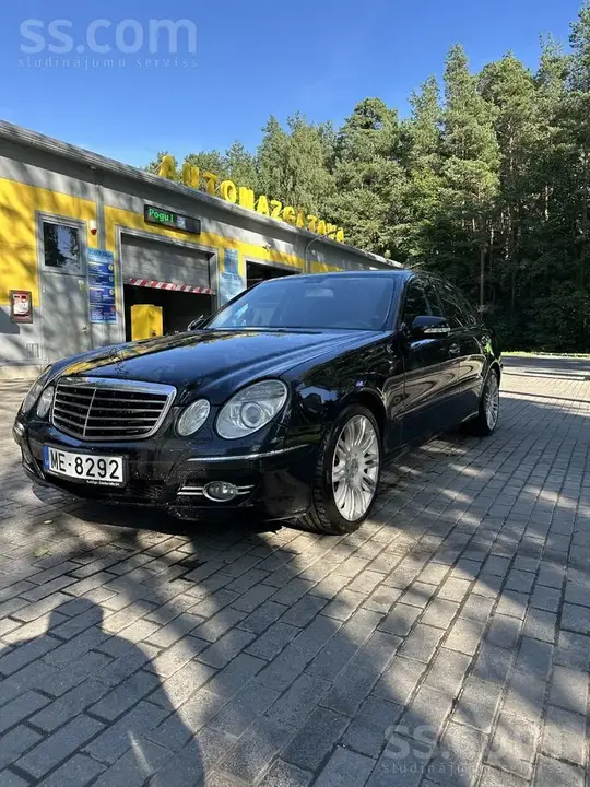 Mercedes-Benz E320 2007 photo 2