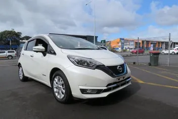 Nissan Note 2018 photo 2