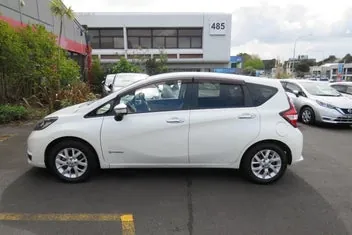 Nissan Note 2018 photo 5