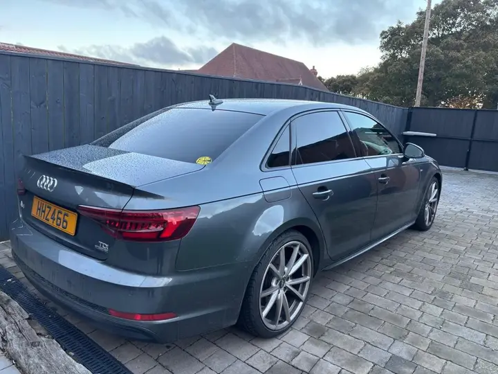 Audi A4 2018 photo 3