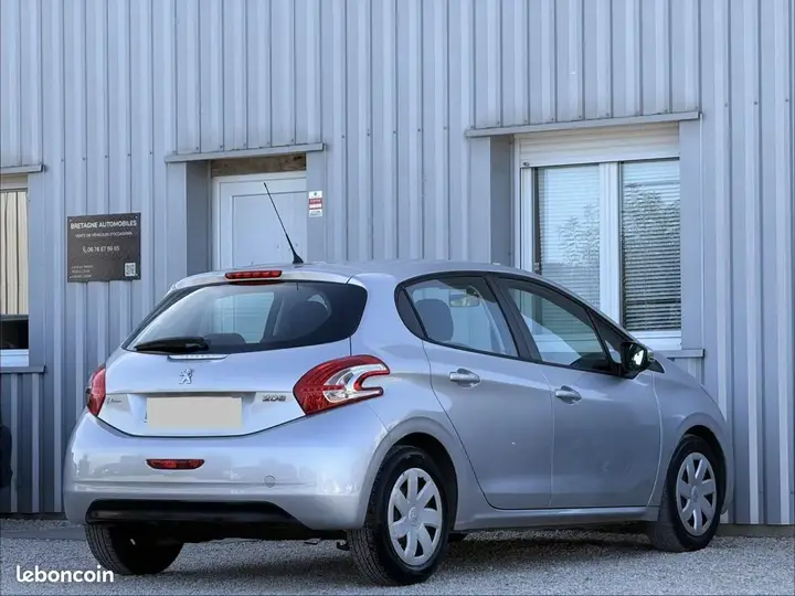Peugeot 208 2012 photo 4