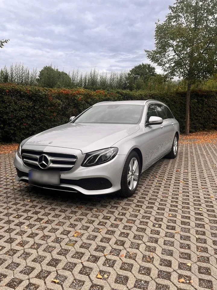 Mercedes-Benz E220D