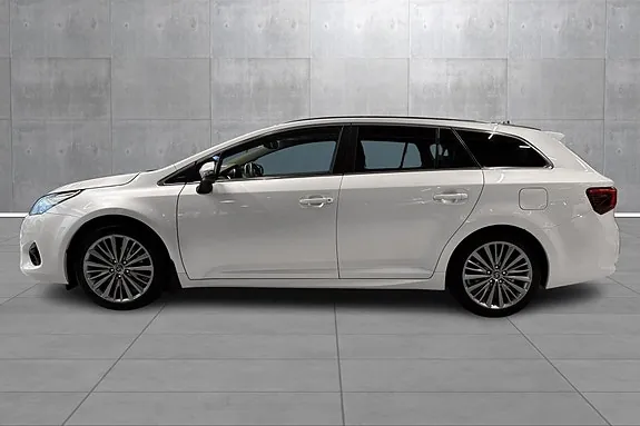 Toyota Avensis 2016 photo 2